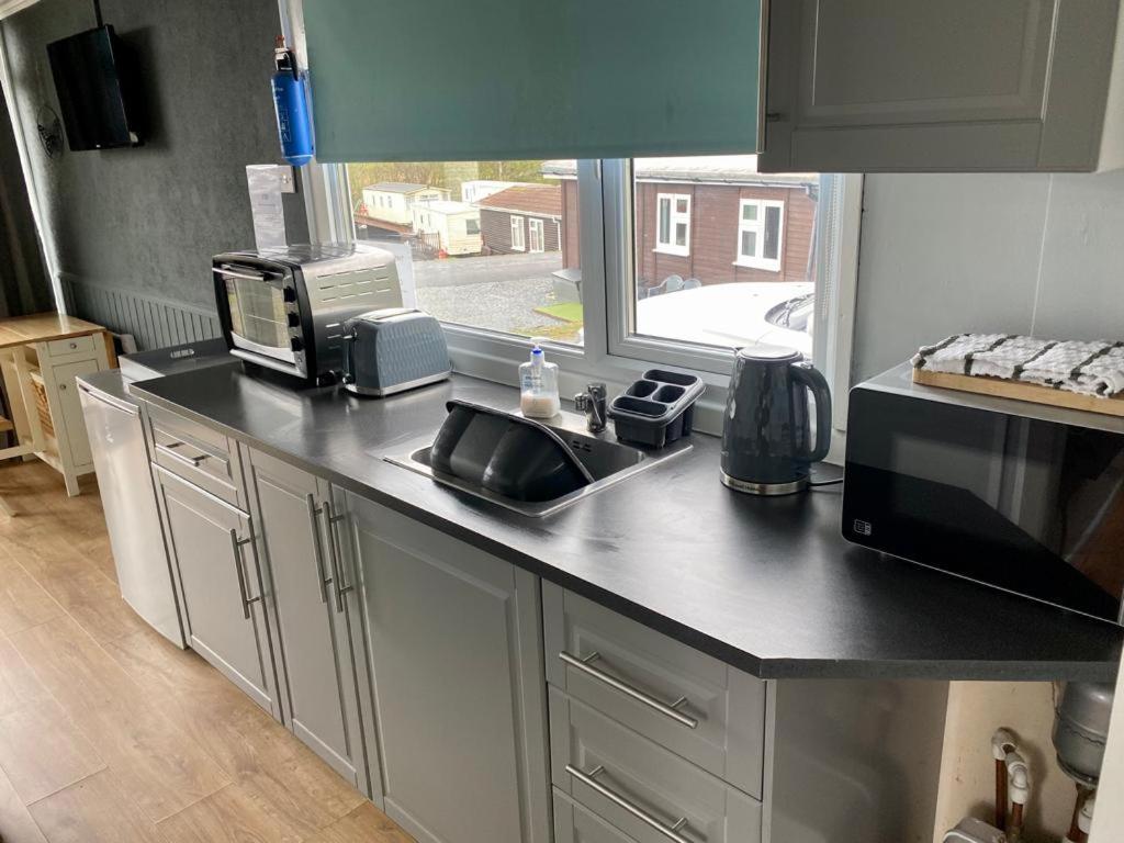 Chalet 135 - Clarach Bay Holiday Village Aberystwyth Bagian luar foto